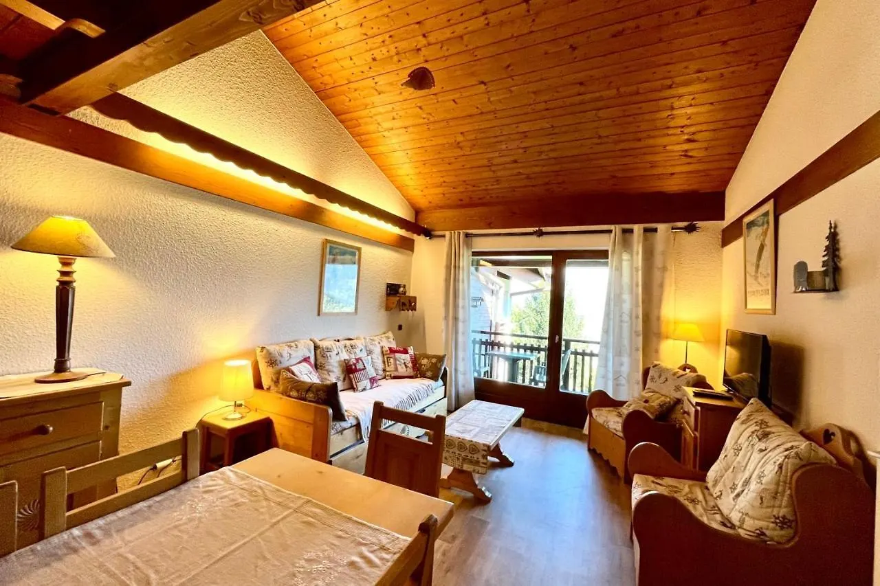 Beautiful Apartment With Balcony And Great View ! Combloux