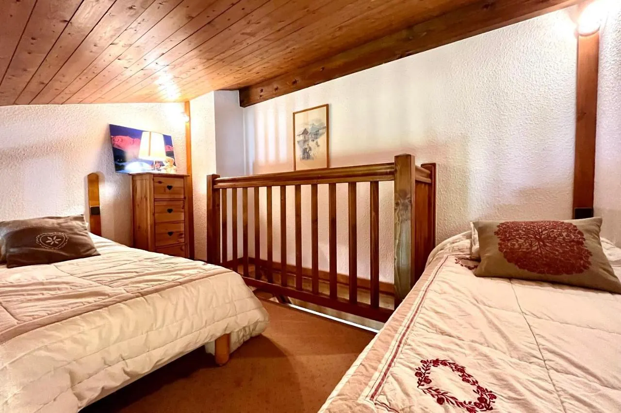 Beautiful Apartment With Balcony And Great View ! Combloux